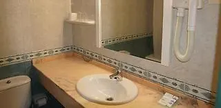 拉斯登纳斯酒店 2*