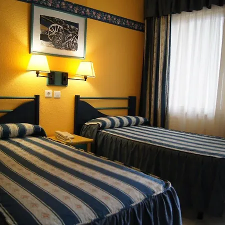 拉斯登纳斯酒店 2*