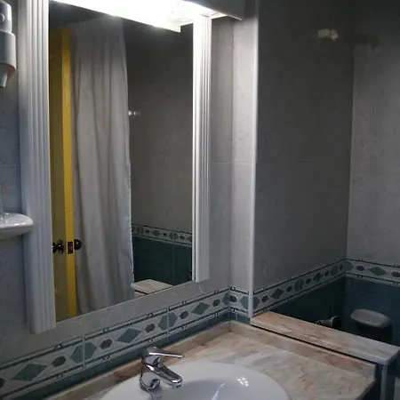 拉斯登纳斯酒店 2* 诺哈