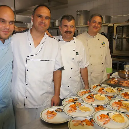 拉斯登纳斯酒店 2* 诺哈