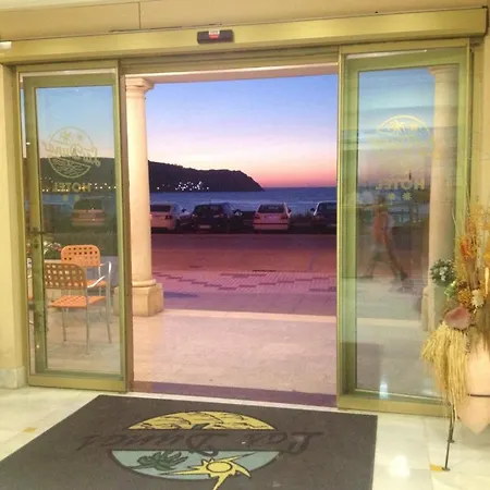 拉斯登纳斯酒店 2* 诺哈